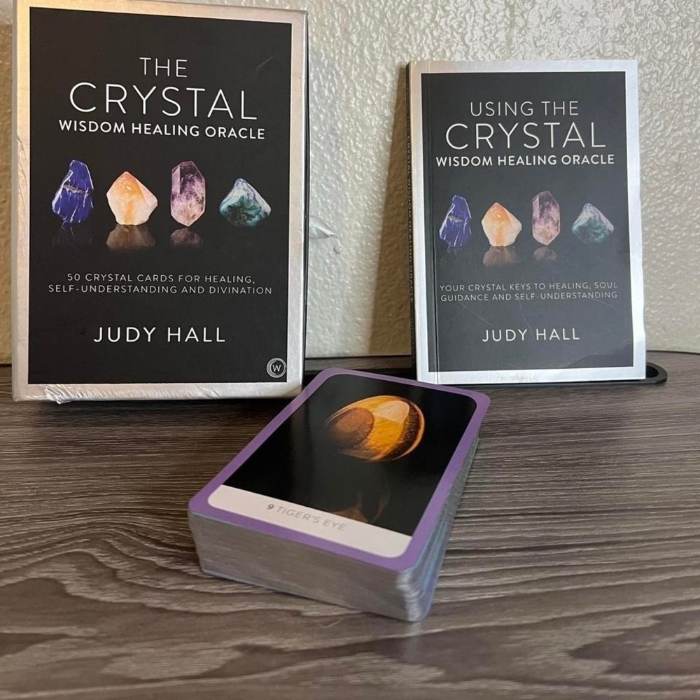 Crystal Wisdom Healing Oracle Deck by‎ Judy Hall 💎